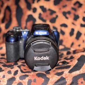 Kodak PIXPRO AZ528 camera -Blue (pre-owned)